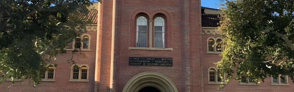 Hotels Near University of Southern California: Where Even Your Alarm Clock Says 'Fight On!'