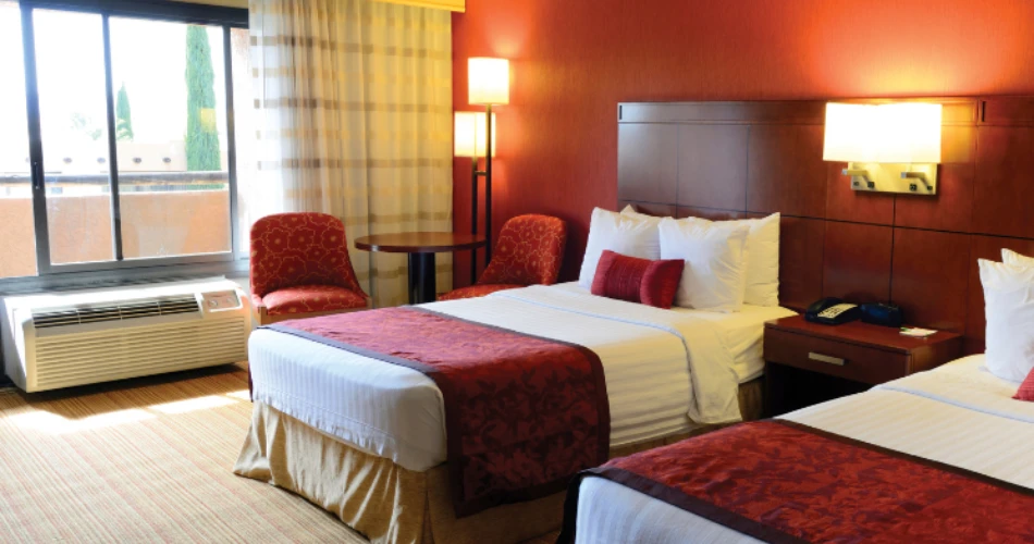 Hotels Near Kings Dominion VA with Pools, Free Parking & More