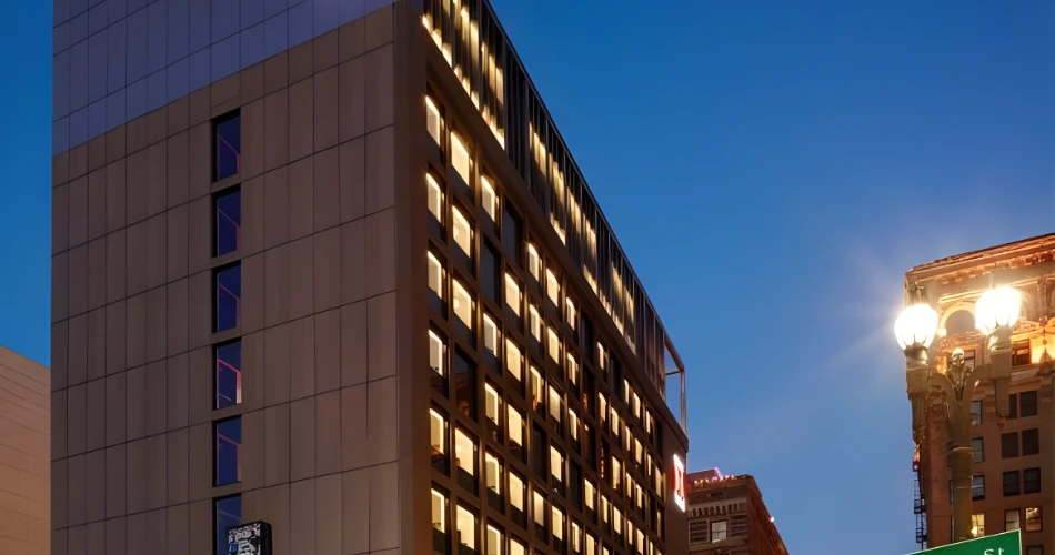 Best Business-Friendly Hotels Near USC for Corporate Travelers